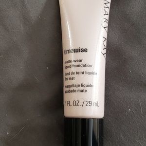 Mary Kay liquid foundation, Bronze 8. NWT.
